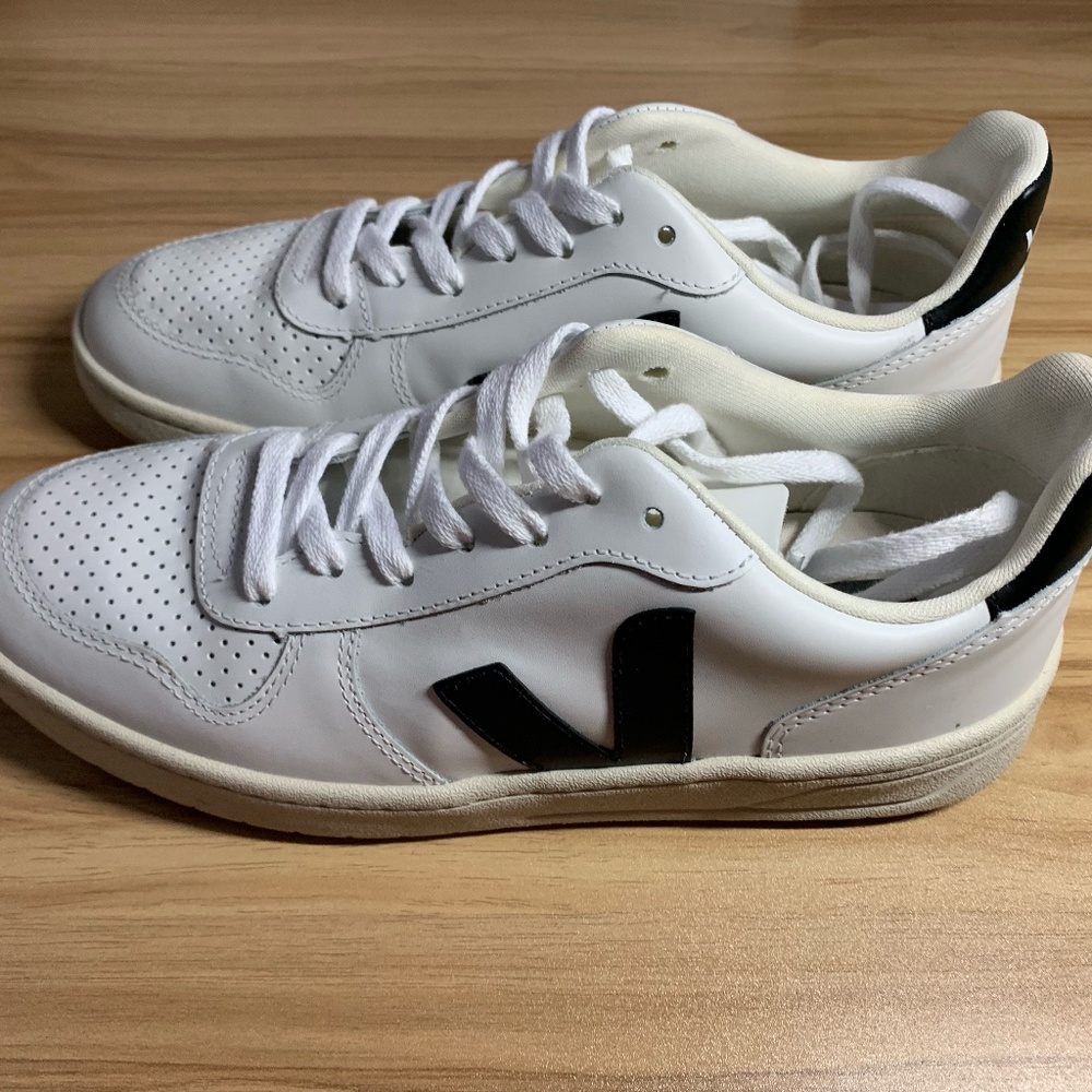 Veja V-10 Sneakers